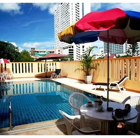 Soi2Inn Pattaya Bagian luar foto