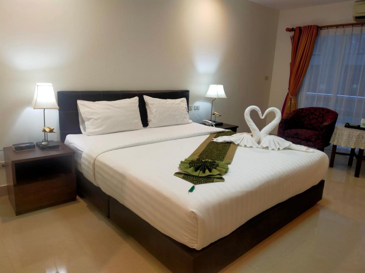 Soi2Inn Pattaya Bagian luar foto