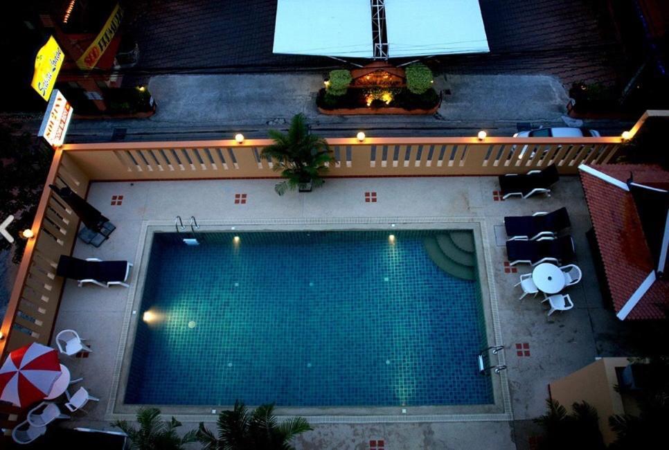 Soi2Inn Pattaya Bagian luar foto