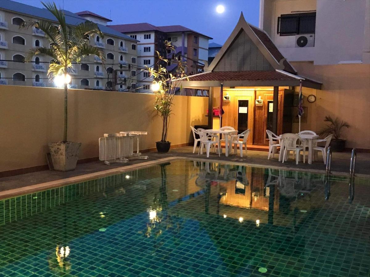 Soi2Inn Pattaya Bagian luar foto