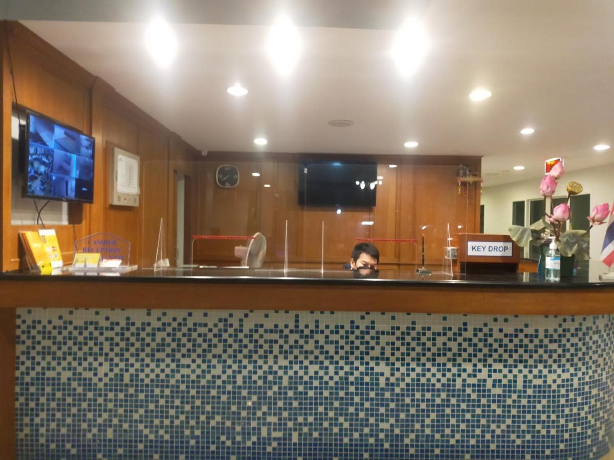 Soi2Inn Pattaya Bagian luar foto