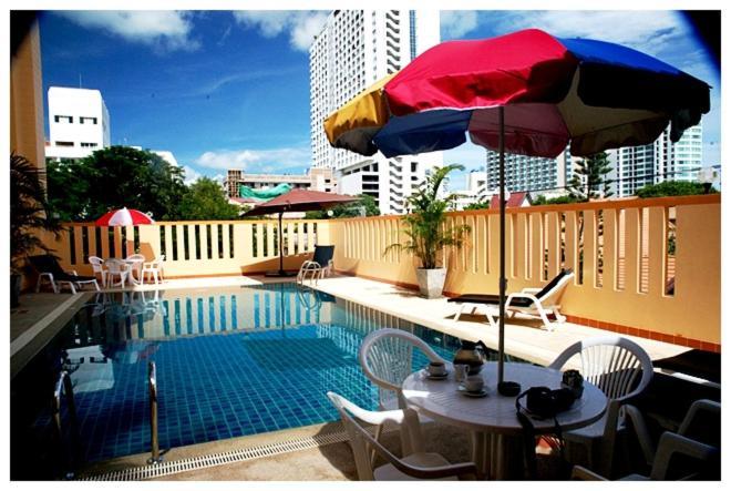 Soi2Inn Pattaya Bagian luar foto