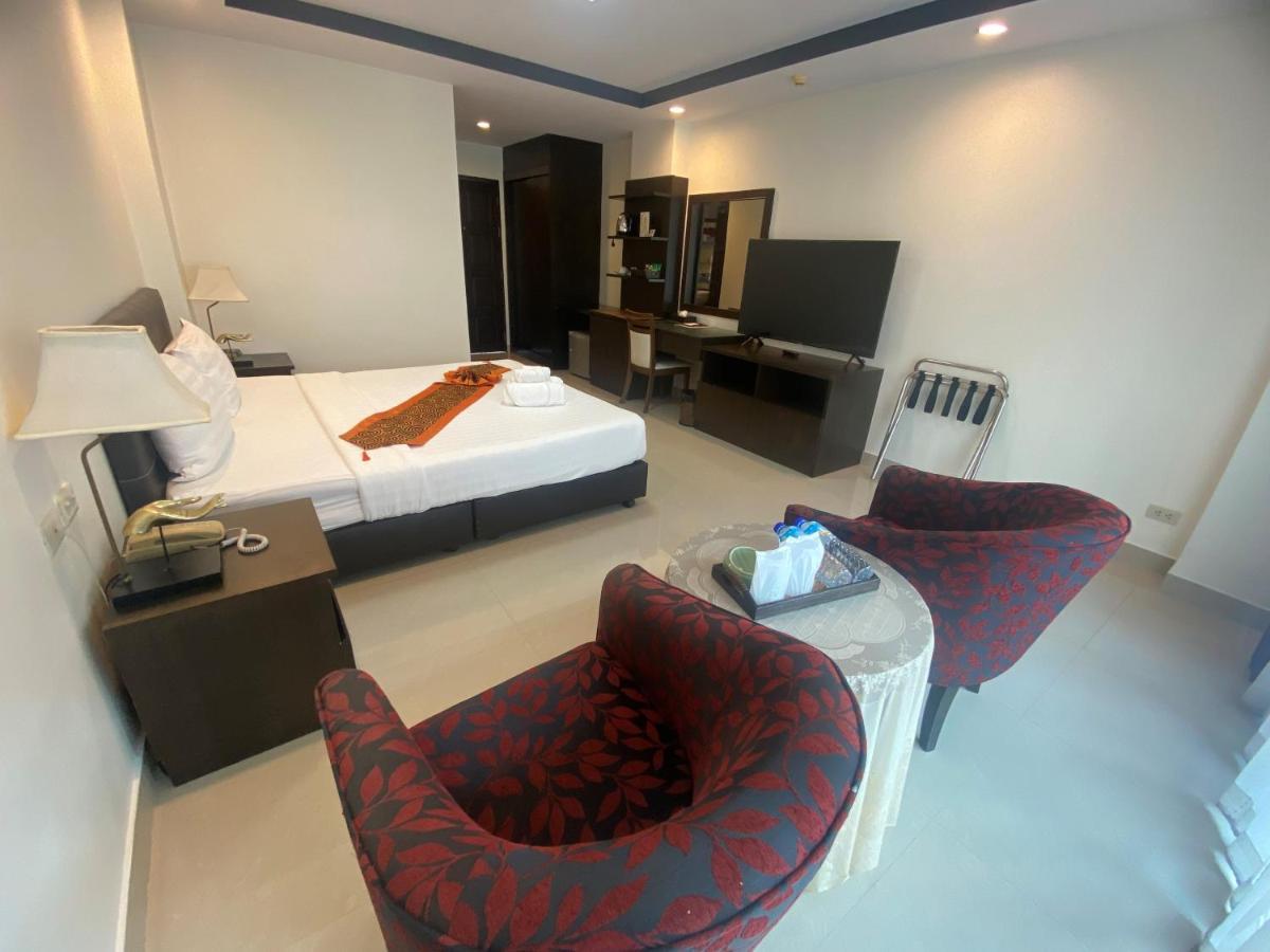 Soi2Inn Pattaya Bagian luar foto